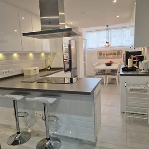 Luxurious Three Bedroom Duplex Close To , Fuengirola España